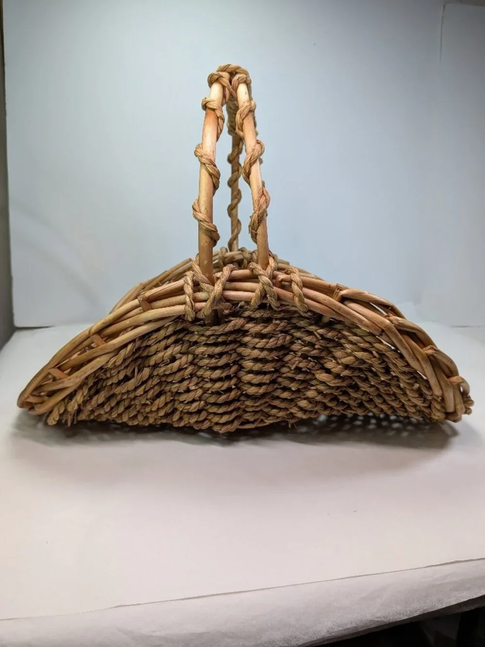 Vintage Woven Seagrass Reed Scoop Basket Braided Handle Rustic Cottagecore Heart